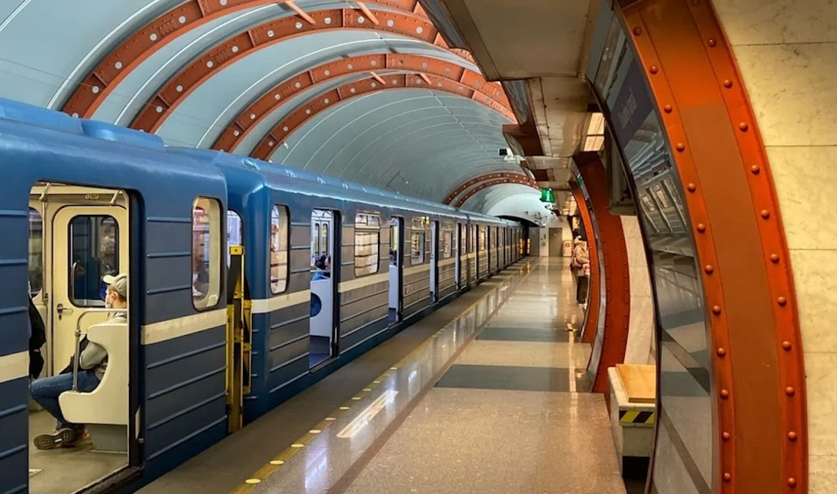 В метро Петербурга за день составили 12 актов на пассажиров без масок - tvspb.ru