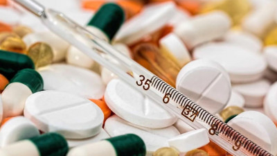 «Это самовредительство». Начальник Госпиталя ветеранов войн о профилактике COVID-19 антибиотиками