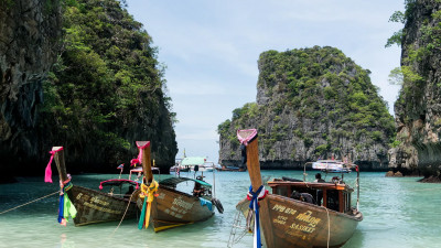 Привитым «Спутником V» упростили въезд в Таиланд