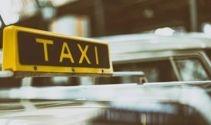 Стоимость поездки в такси на севере Петербурга выросла на фоне новостей о коллапсе в метро - tvspb.ru