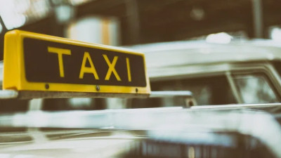 На принципах взаимоуважения: в Петербурге утвердили стандарты обслуживания пассажиров такси