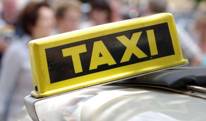 Поездка на такси закончилась для петербуржца ограблением и побоями - tvspb.ru
