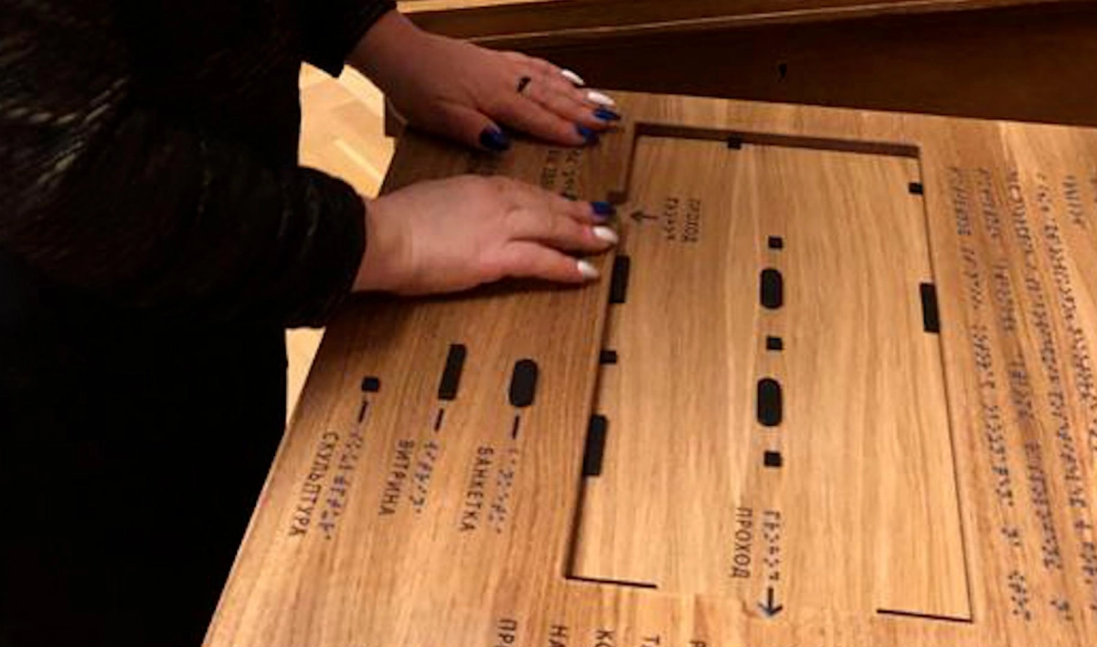 Для слабовидящих посетителей Русского музея создали аудиогид и рельефные картины - tvspb.ru