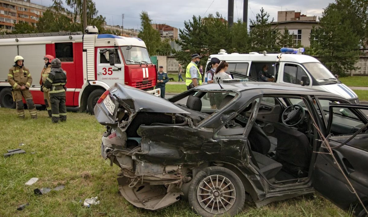 В аварии на Тамбасова пострадали пятеро детей | Телеканал Санкт-Петербург