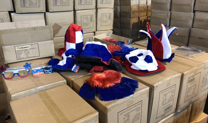 Выборгские таможенники задержали почти 75 тысяч контрафактных товаров с символикой FIFA - tvspb.ru