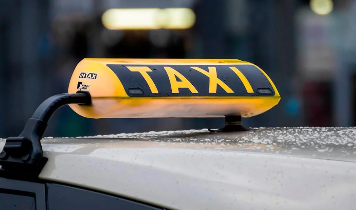 Петербургская полиция ищет таксиста, который домогался до пассажирки - tvspb.ru