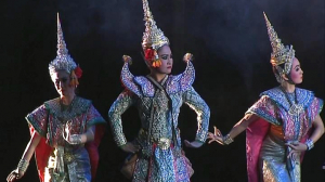 Театр масок на исторической сцене Мариинки: артисты тайского Кхон показали в Петербурге пантомиму