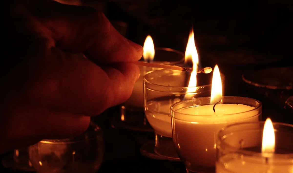 Мемориал памяти Владимира Жириновского создали в отделении ЛДПР на улице Маркина - tvspb.ru