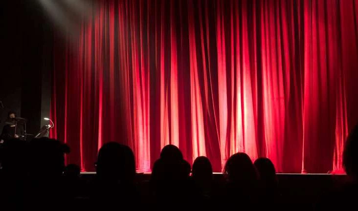 Театр музыкальной комедии покажет свои спектакли онлайн - tvspb.ru