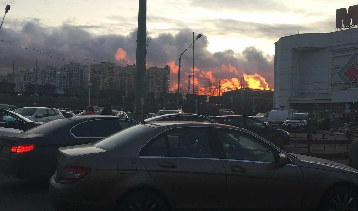 Петербуржцы приняли огненный закат за пожар - tvspb.ru