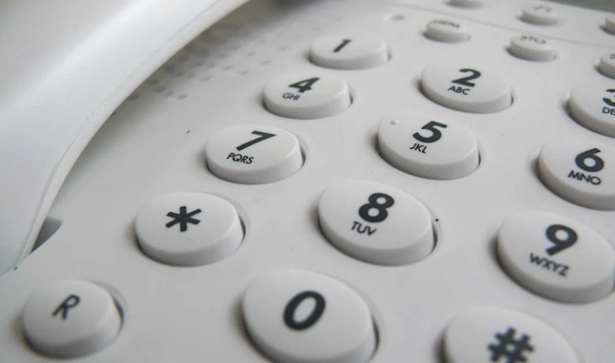 Вызовы на телефон 112 в Петербурге принимаются на шести языках - tvspb.ru