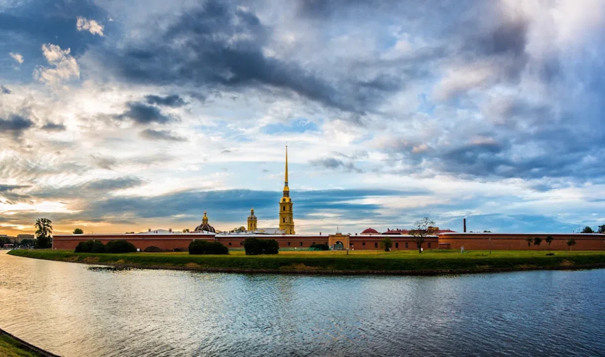 В Петропавловской крепости открылась выставка молодых художников «МетаПетербург» - tvspb.ru