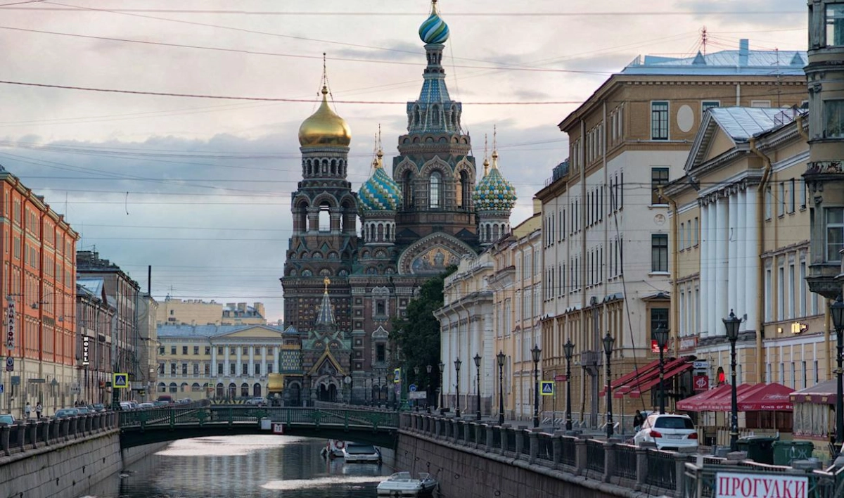 Петербург получит субсидии на цифровизацию участков мировых судей и школ - tvspb.ru