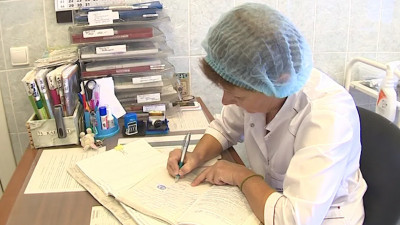 Петербуржцев с COVID и пневмонией принимают 18 стационаров города