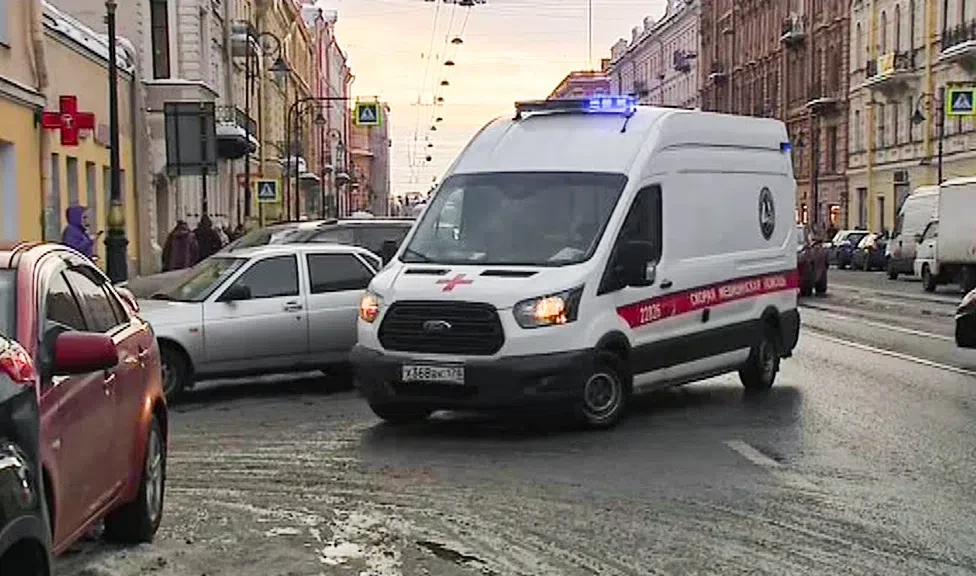 Уголовное дело возбудили после гибели дворника во время уборки в Петербурге - tvspb.ru