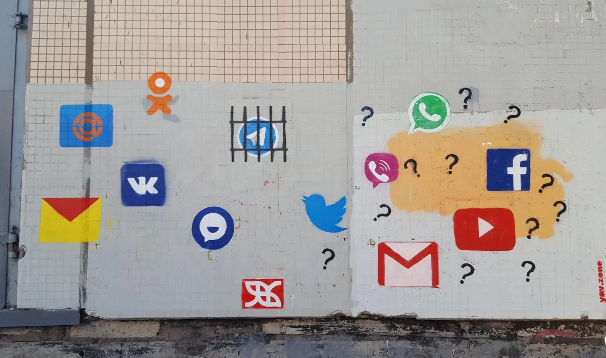 На трансформаторной будке в Петербурге появилось граффити о блокировке Telegram - tvspb.ru