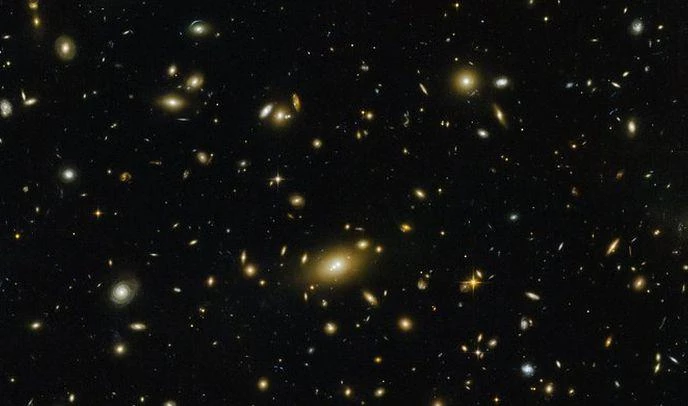 Телескоп «Хаббл» сфотографировал один из крупнейших объектов во Вселенной - tvspb.ru