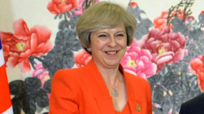 Тереза Мэй сохранила пост премьера Великобритании