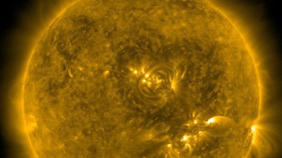 Ученые увидели на Солнце фигуру в форме сердца