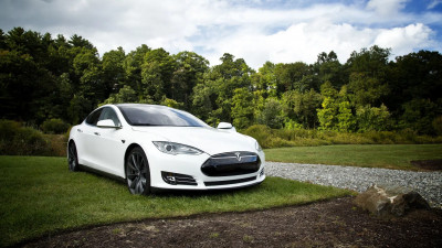 Илон Маск прекращает продавать Tesla за биткоины