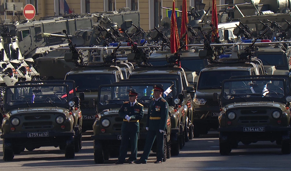 Военная техника готовится к параду на Дворцовой - tvspb.ru