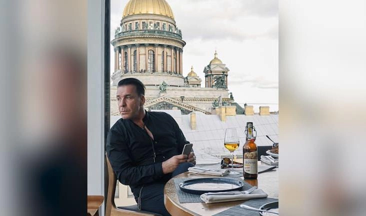 Тилль Линдеманн посетил петербургский ресторан и сделал фото на фоне Исаакия - tvspb.ru