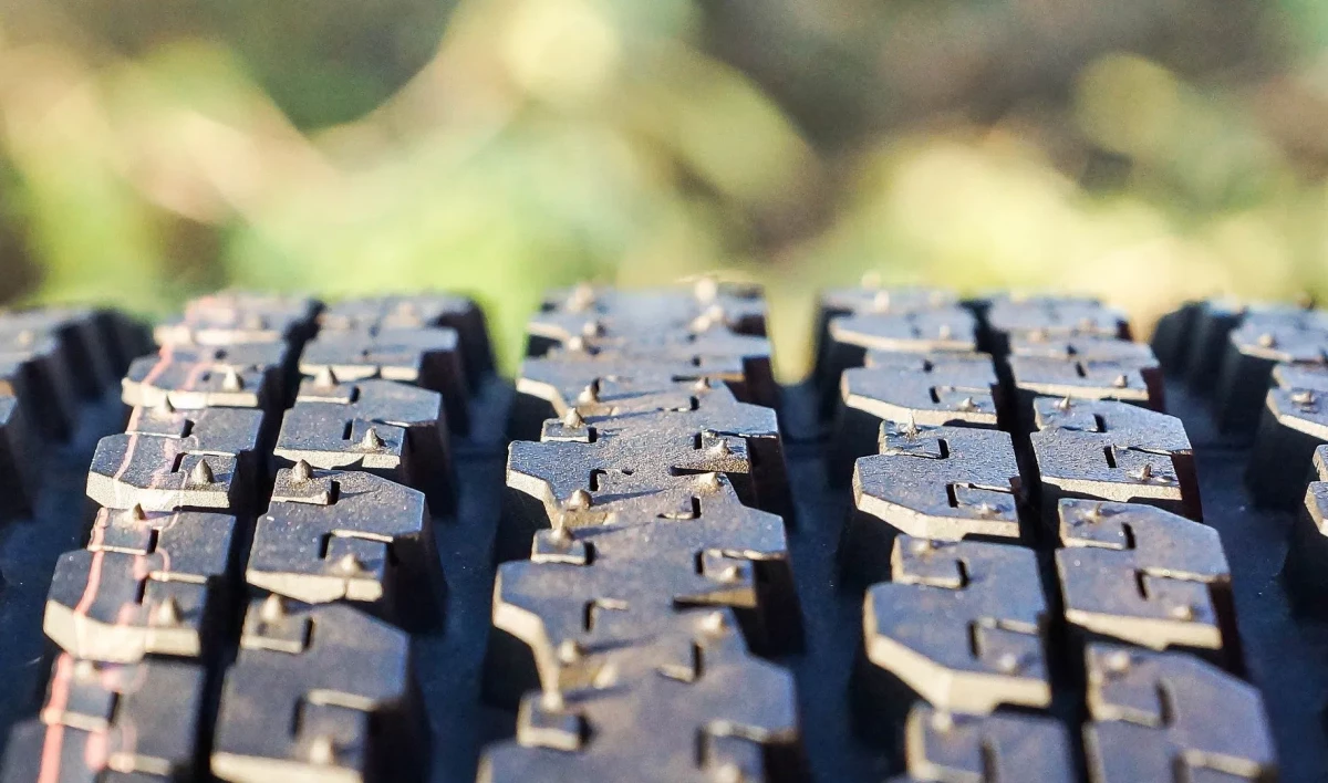 Автоэксперт призвал не торопиться с покупкой летней резины - tvspb.ru