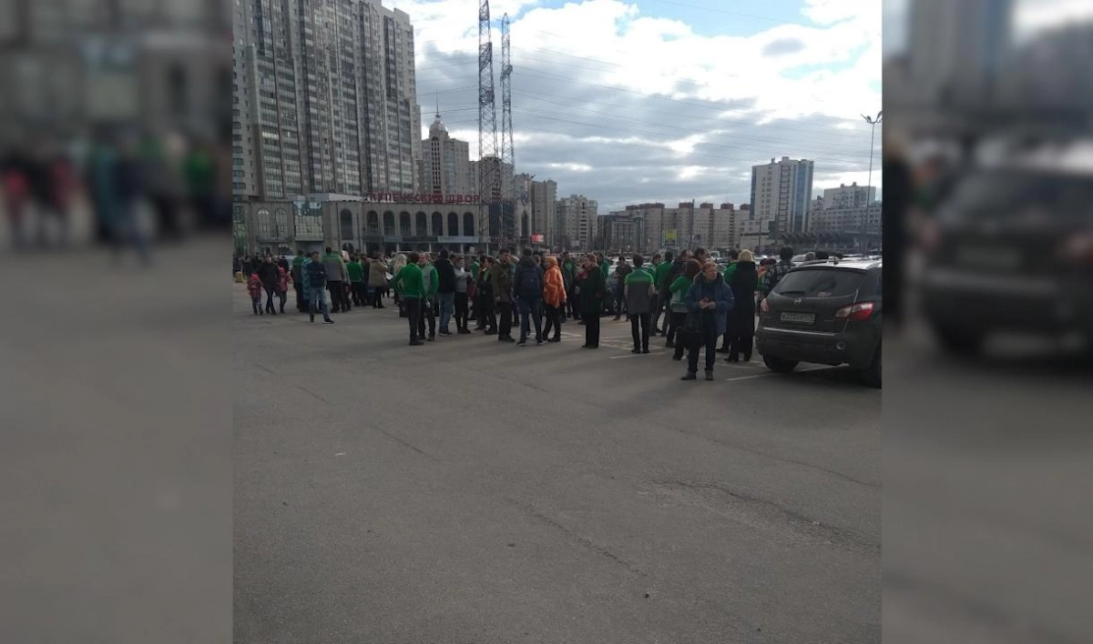 Два торговых комплекса эвакуированы в Петербурге - tvspb.ru