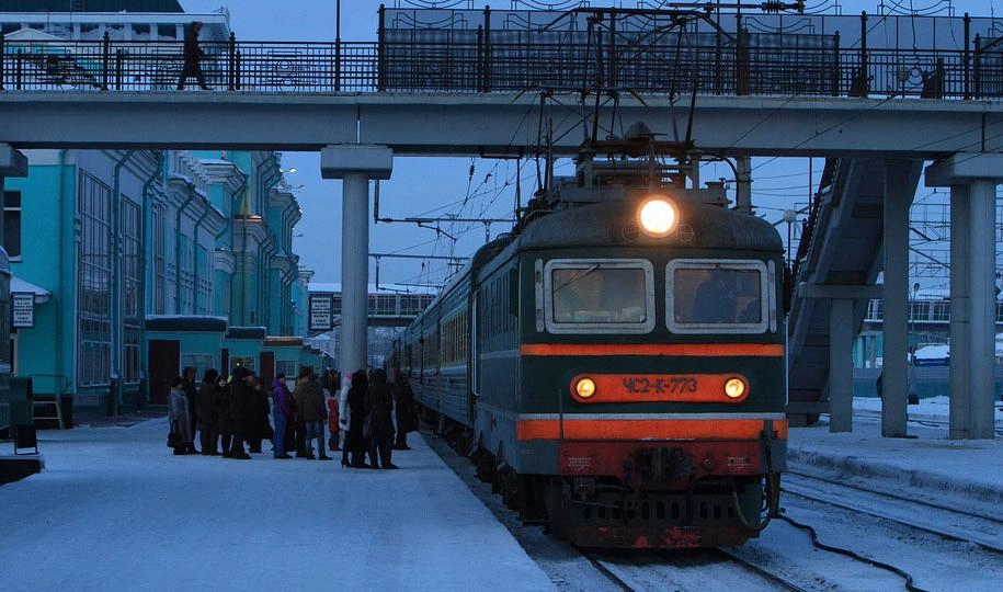 Школьникам и студентам Петербурга продлили льготный проезд в электричках - tvspb.ru