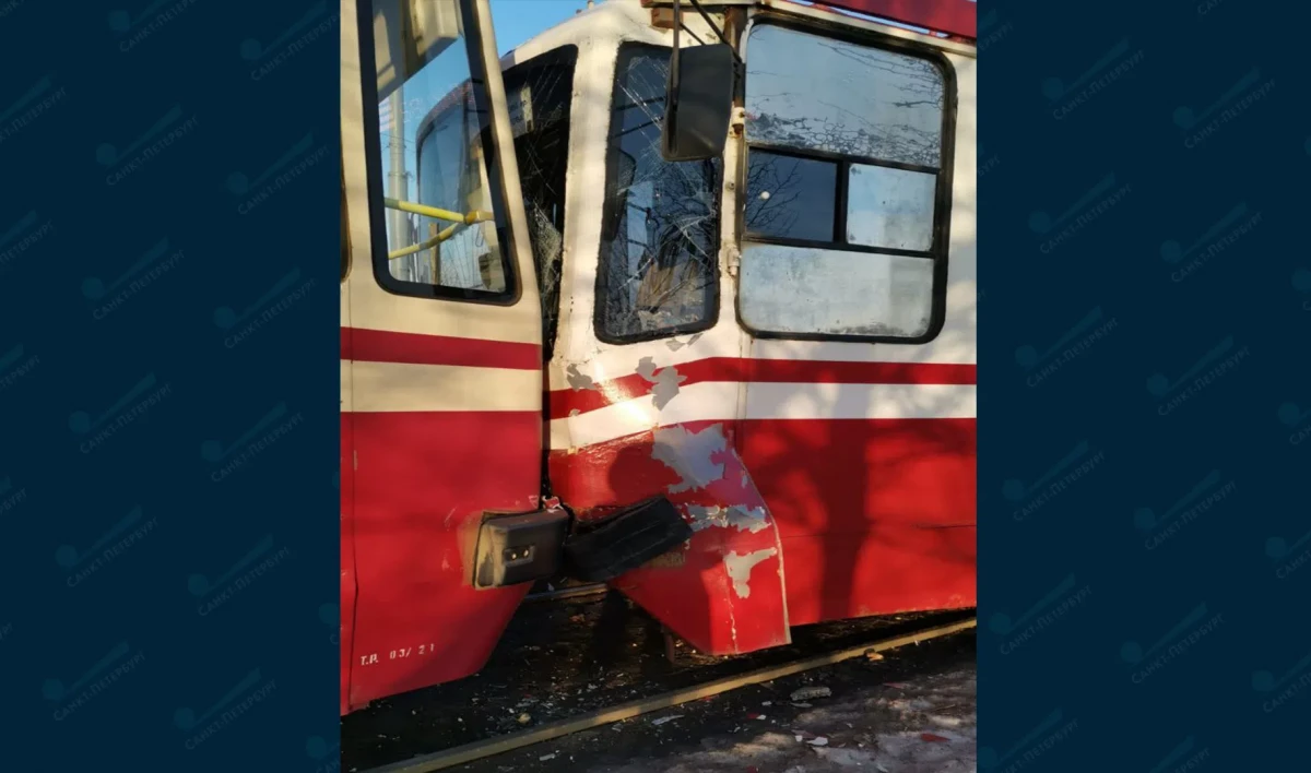В результате столкновения трамваев на Руставели пострадало 4 человека - tvspb.ru