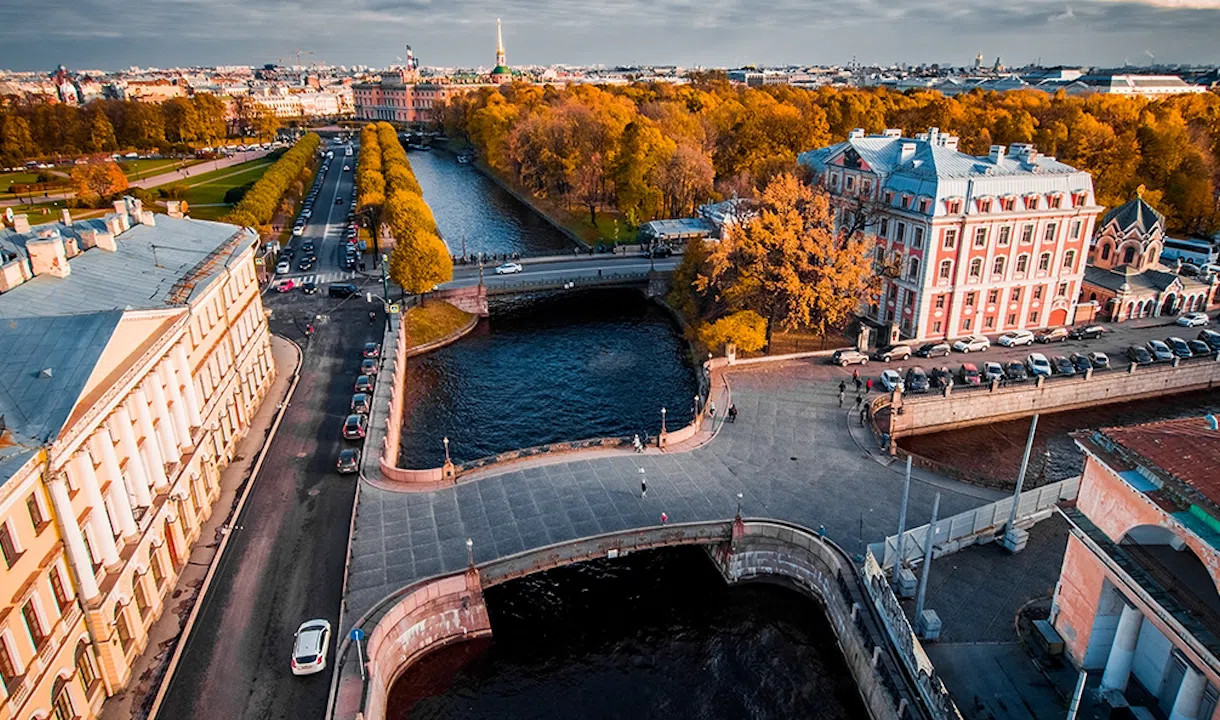 Канал места. Малоконюшенный мост Санкт-Петербург. Малый Конюшенный мост в Санкт-Петербурге. Мало-Конюшенный мост в Санкт-Петербурге. Тройной мост в Санкт-Петербурге.