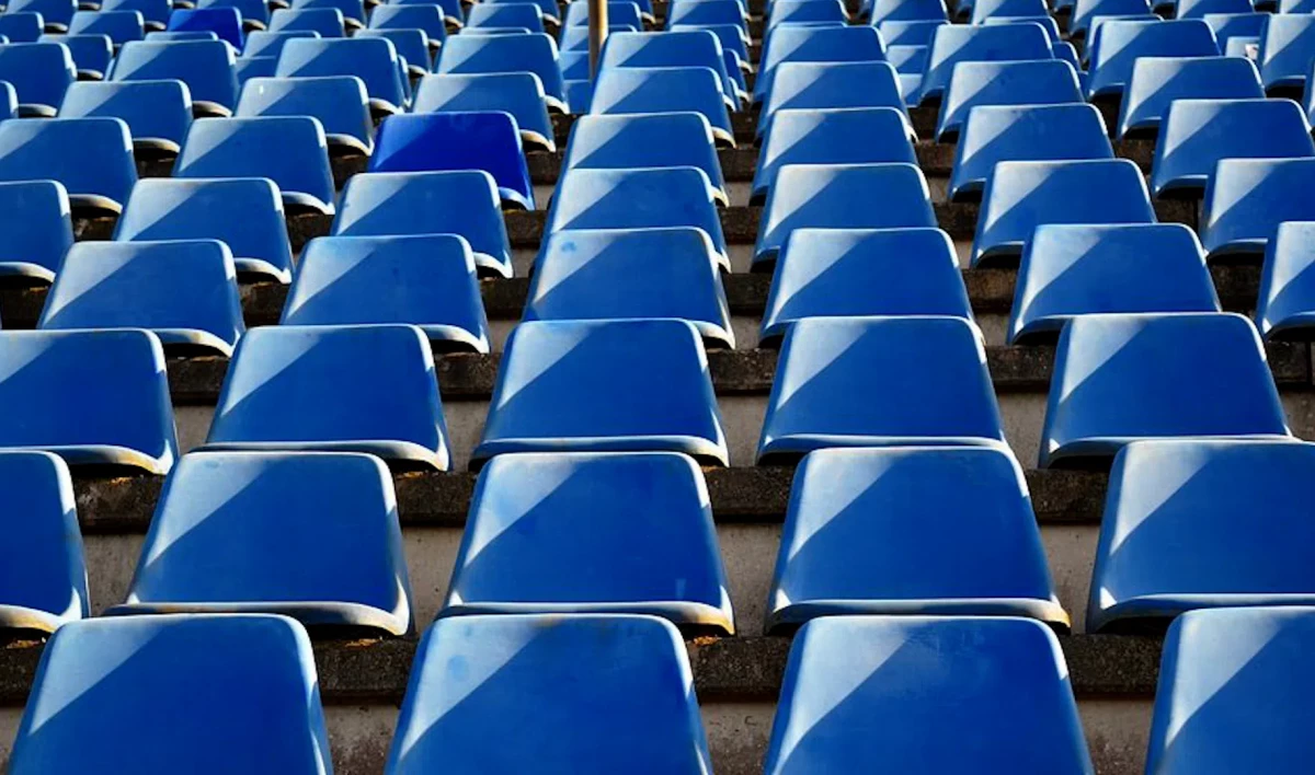 В ноябре трибуны на стадионах Петербурга разрешат заполнять на треть - tvspb.ru