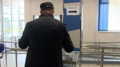 В Купчино неизвестные с фейковыми бейджами СПЧ терроризируют членов избирательных комиссий