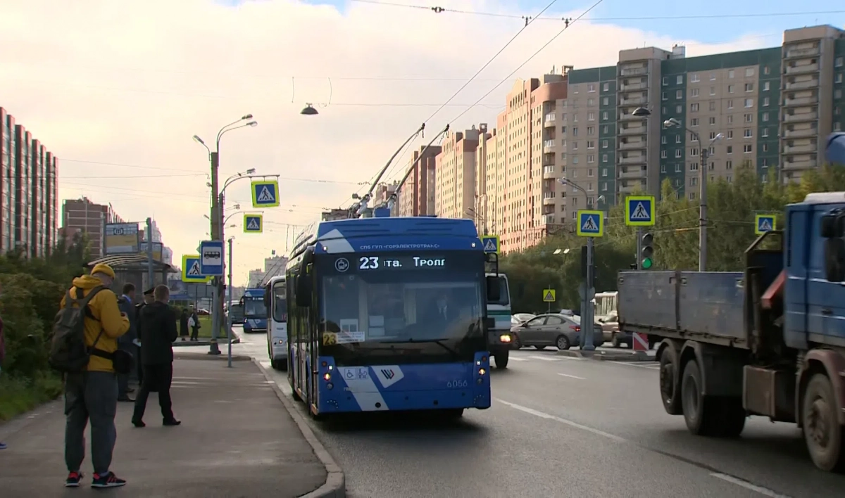 Число пассажиров в общественном транспорте Петербурга сократится вдвое в нерабочие дни - tvspb.ru