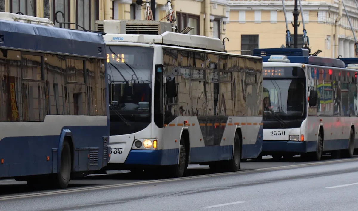Во вторник утром трамваи и троллейбусы идут в обход Невского проспекта - tvspb.ru