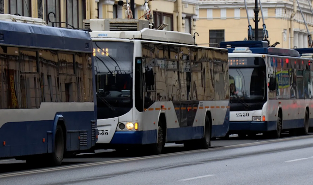 Работы на проспекте Мориса Тореза изменят маршрут троллейбуса №13 - tvspb.ru
