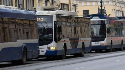 Пассажиропоток наземного транспорта Петербурга достиг 50% от обычного количества