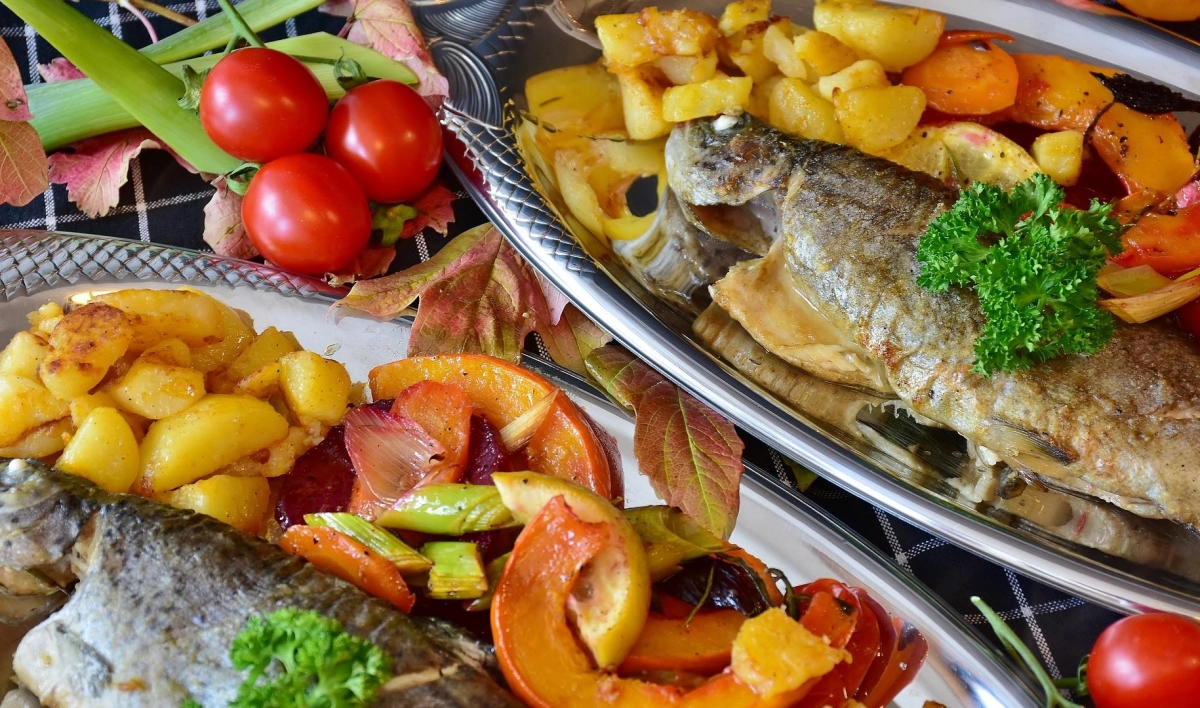 Овощи, фрукты и жирная рыба. Роспотребнадзор рассказал, как правильно питаться зимой - tvspb.ru