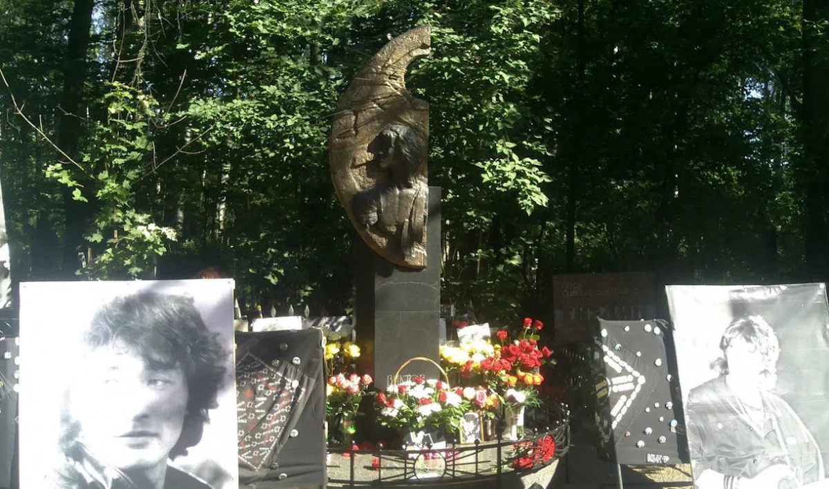 Неизвестный напал на петербуржца, пришедшего ночью на могилу Виктора Цоя - tvspb.ru