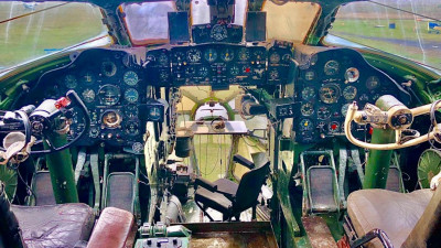 Сибирячка решила восстановить легендарный Ту-104