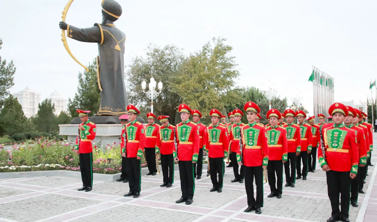 Делегация Петербурга во главе с губернатором присутствовала на торжественном параде в честь независимости Туркменистана - tvspb.ru