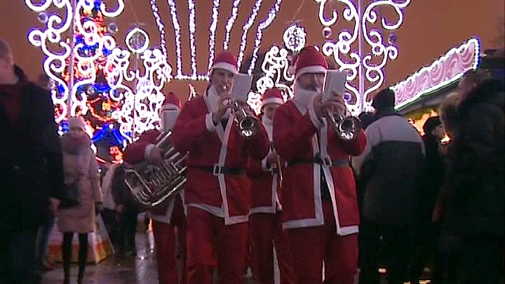 На Рождественской ярмарке устроят праздничное шествие с духовым оркестром - tvspb.ru
