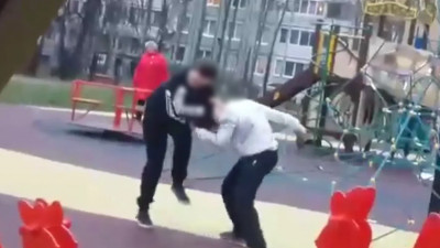 Психолог рассказала, что может подтолкнуть взрослого к нападению на ребенка