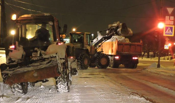 Более 4 тысяч машин пришлось эвакуировать, чтобы убрать снег в Петербурге - tvspb.ru