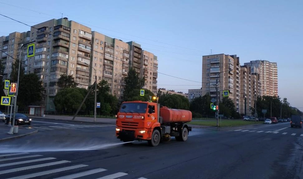 С улиц Петербурга за неделю убрали более двух тысяч загрязнений - tvspb.ru