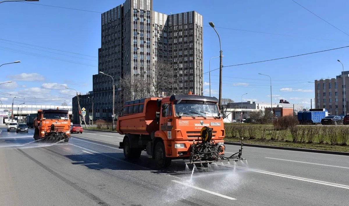 За прошедшую неделю на уборку петербургских улиц израсходовали более 40 тысяч кубометров воды - tvspb.ru