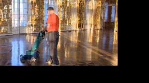 Уборка в Екатерининском дворце