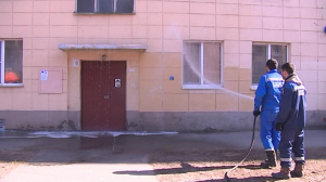 Как убирают улицы Калининского района