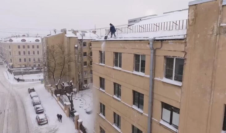 Около 800 крыш признали потенциально опасными в двух районах Петербурга - tvspb.ru