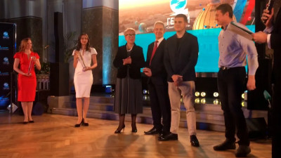 Учитель английского Константин Тябут объяснил разницу между this и that с помощью трека Моргенштерна